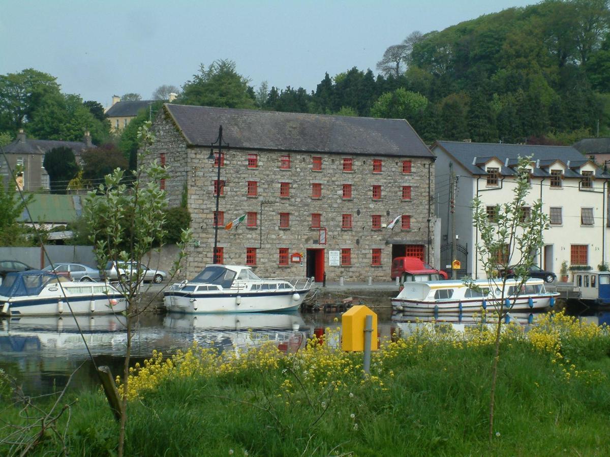 Waterside Guesthouse Graiguenamanagh Exterior photo